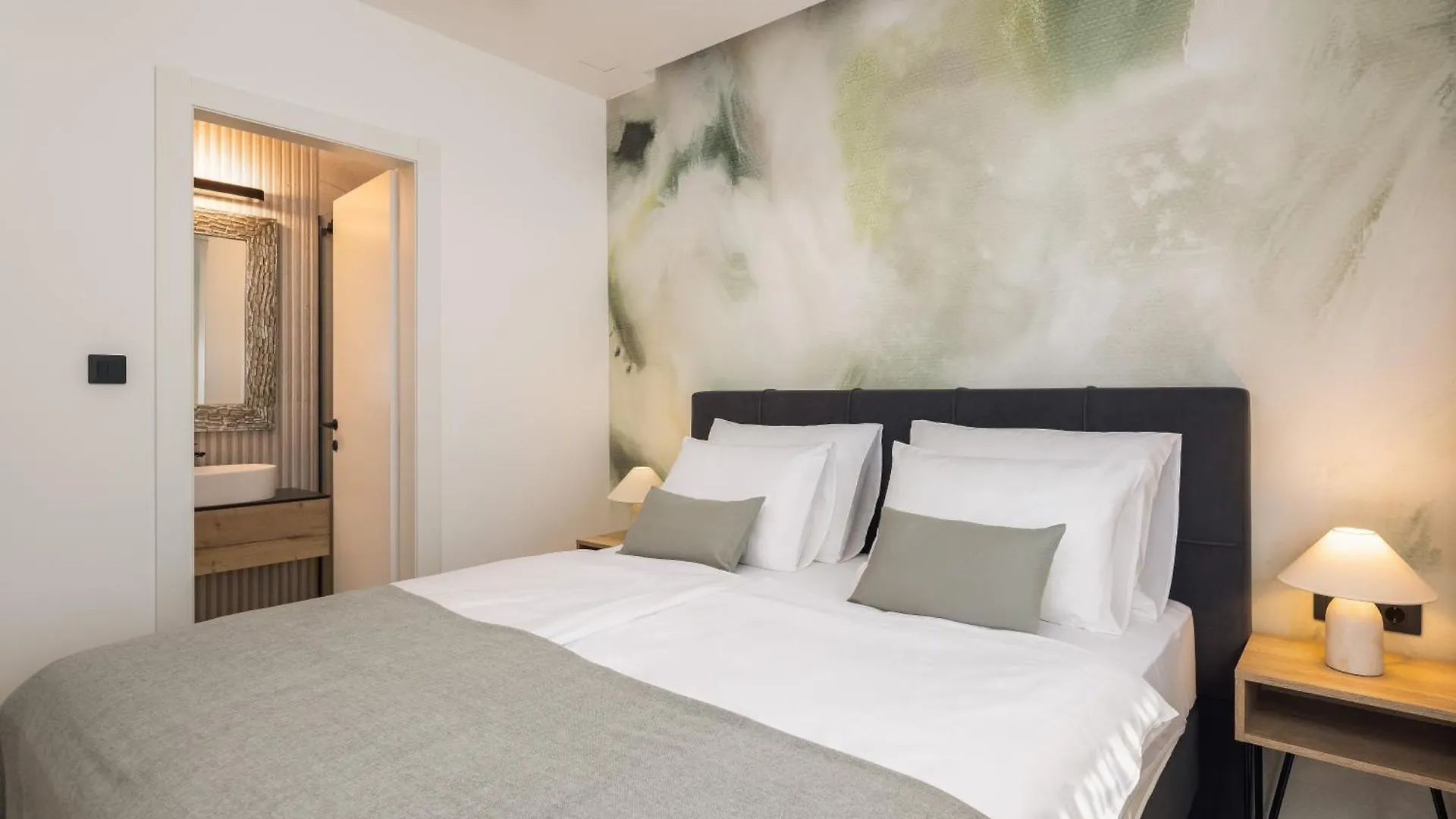 Grand Pearl Luxury Retreat Lägenhet Split