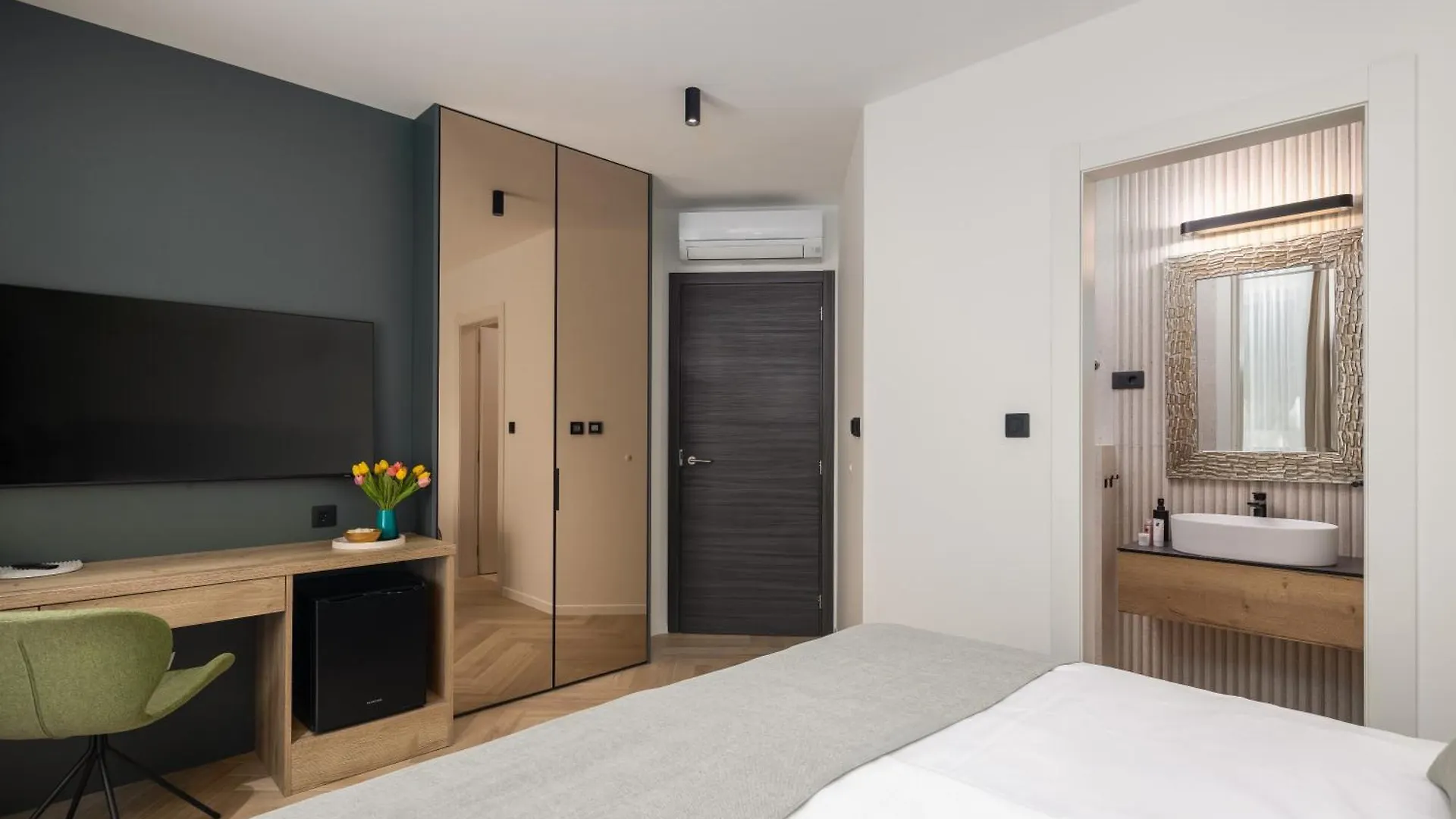 Grand Pearl Luxury Retreat Lägenhet Split