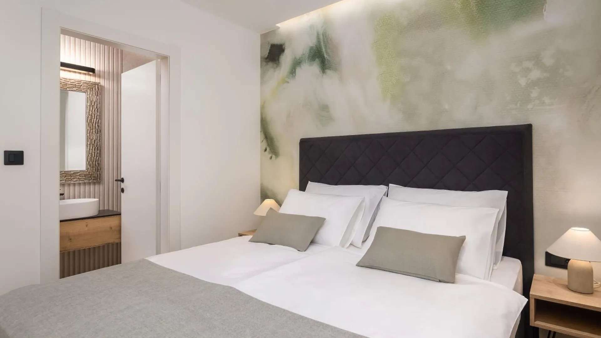 Grand Pearl Luxury Retreat Lägenhet Split