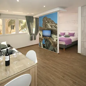 4 In Apartment